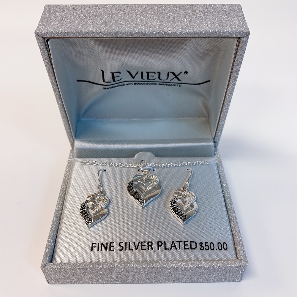 Le Vieux Heart Necklace & Earring Set NEW